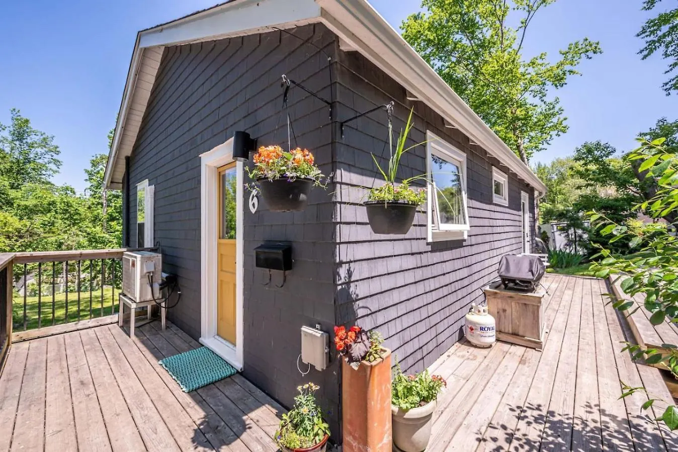Salty Breeze Cottage Halifax
